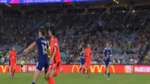 泰勒男友凯尔斯遭遇辱骂，情绪崩溃