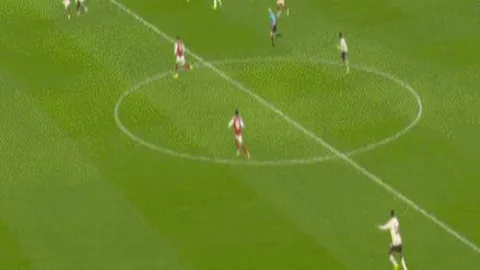 【曼城独家预告】新春佳节，下周二揭晓米色佳韵，马年生肖球衣华丽登场！🐴✨ 马蹄声声，图案匠心独运，不容错过的潮流新品！